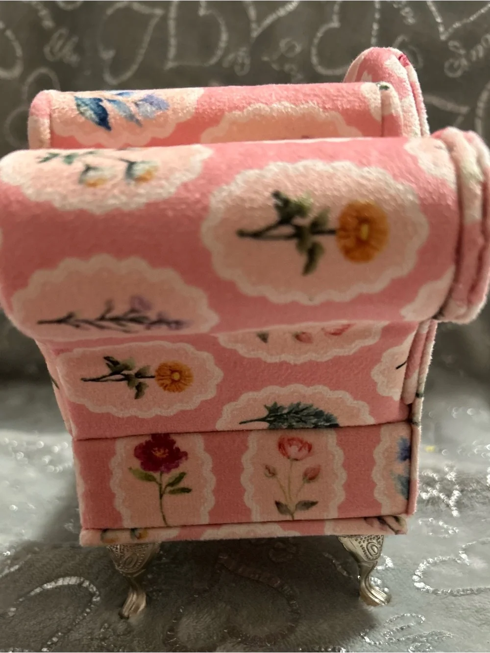 NWT Hilabee, Pink Floral Mini Chaise Lounge Sofa Jewelry Box